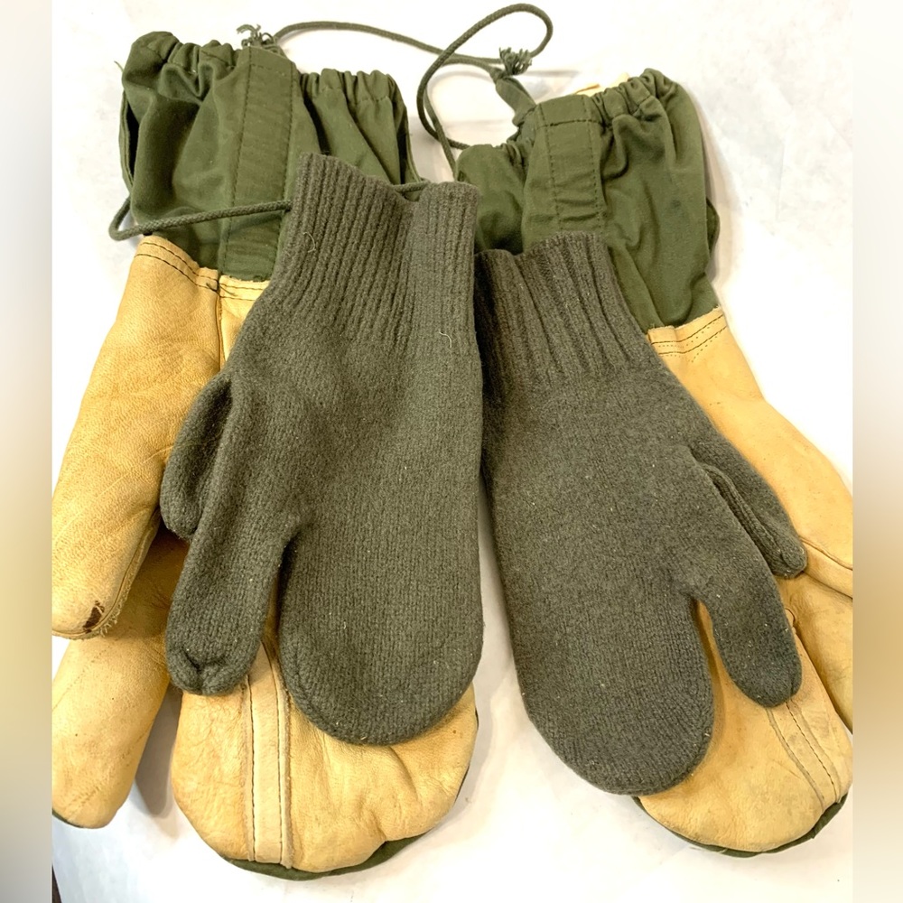 Vintage ‘65 Mittens Military Trigger Finger Glove Leather L USA W/ Wool Liners.